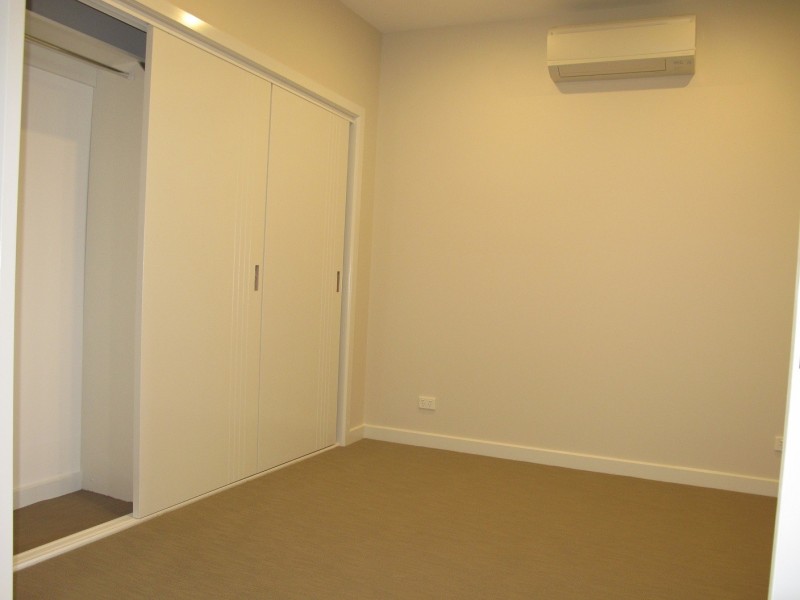 8 Swan Street, Caroline Springs VIC 3023