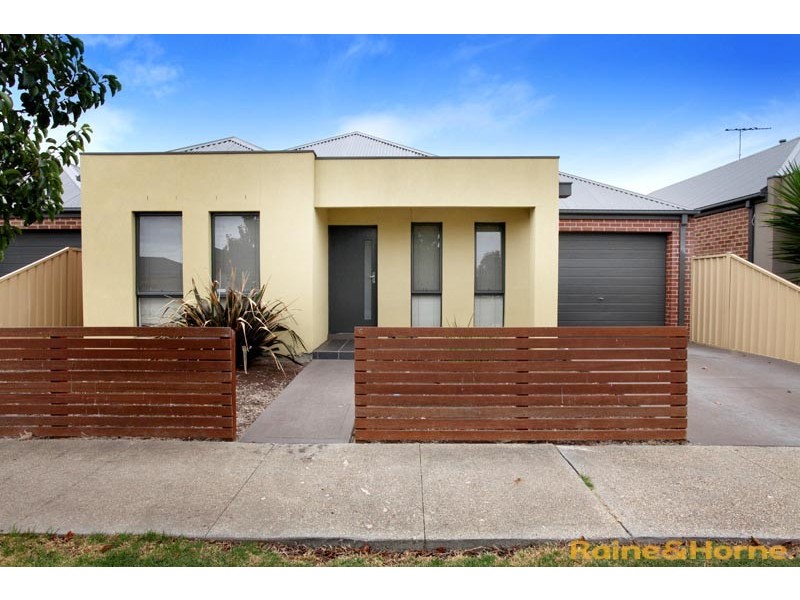 6 Parsley Street, Caroline Springs VIC 3023
