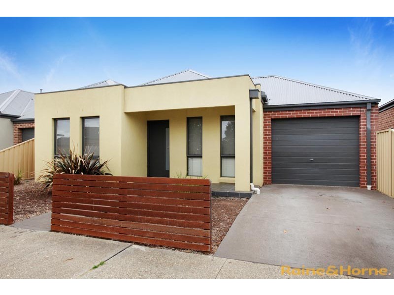 6 Parsley Street, Caroline Springs VIC 3023