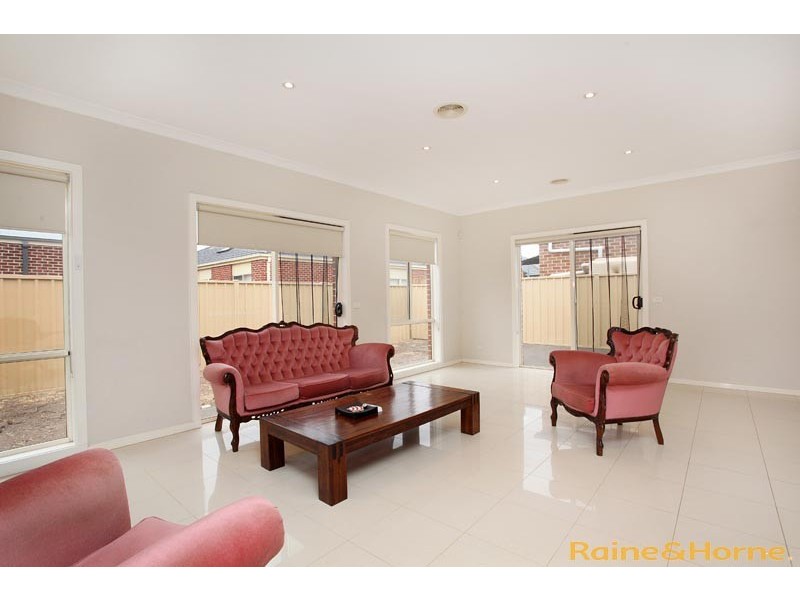 6 Parsley Street, Caroline Springs VIC 3023