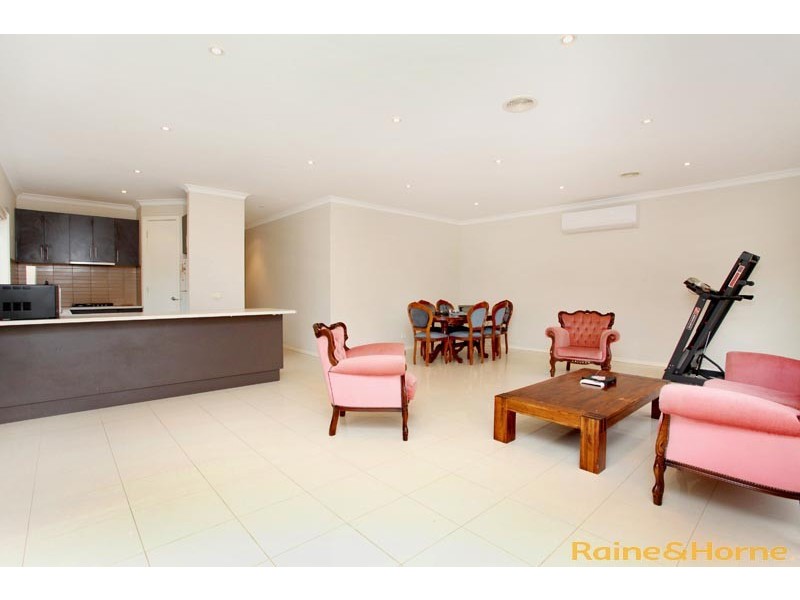 6 Parsley Street, Caroline Springs VIC 3023
