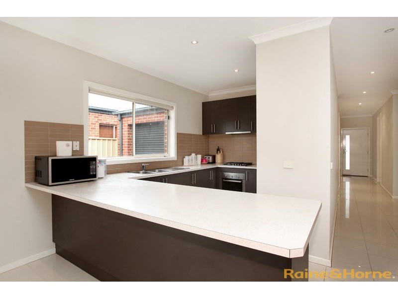 6 Parsley Street, Caroline Springs VIC 3023