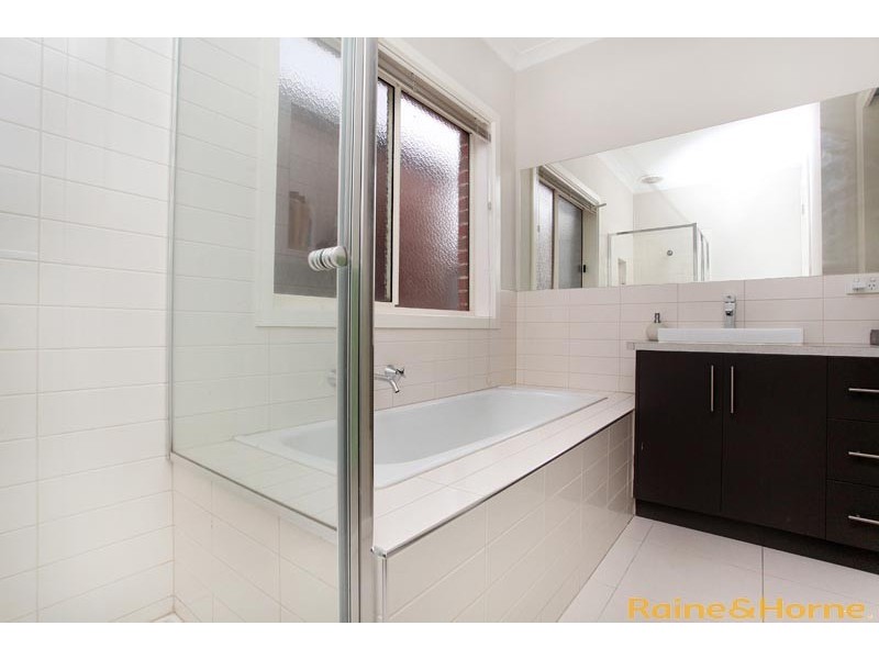 6 Parsley Street, Caroline Springs VIC 3023