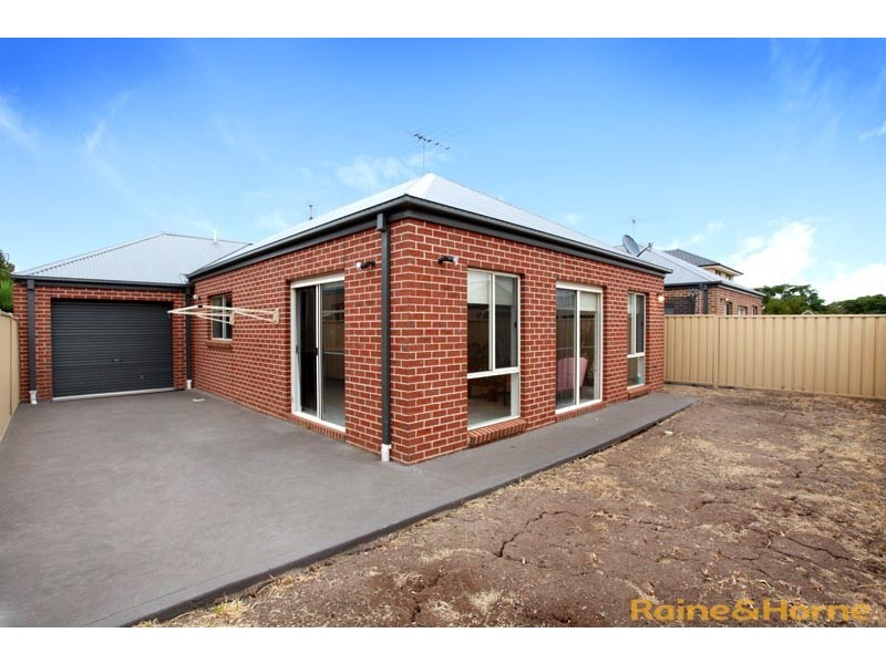 6 Parsley Street, Caroline Springs VIC 3023