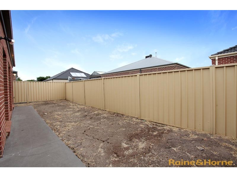6 Parsley Street, Caroline Springs VIC 3023