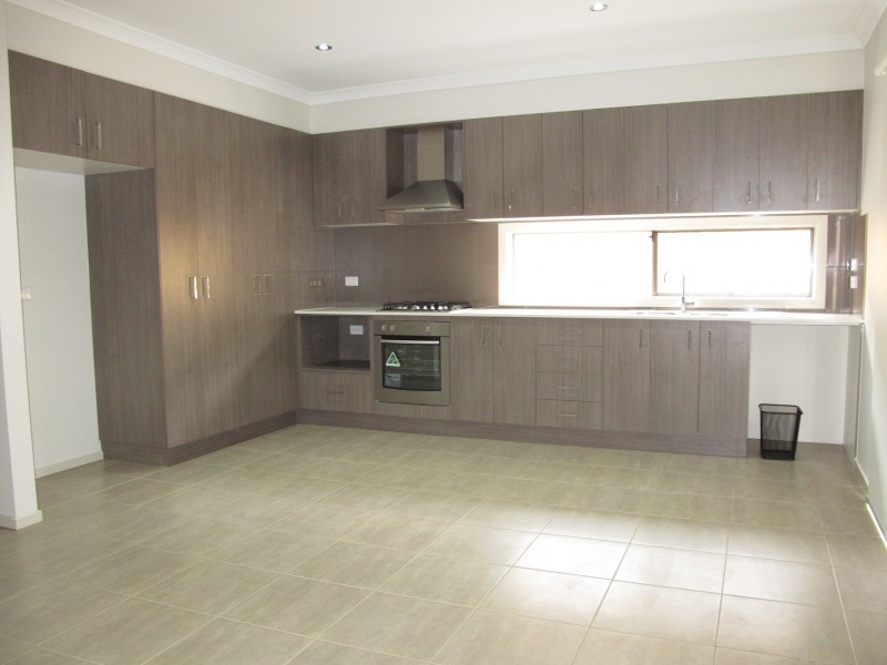 2 Devonport Court, Taylors Hill VIC 3037