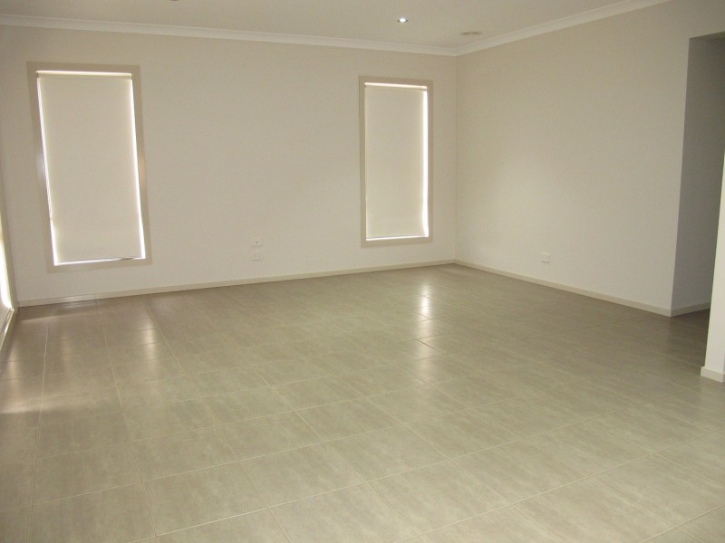 2 Devonport Court, Taylors Hill VIC 3037