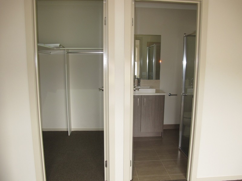 2 Devonport Court, Taylors Hill VIC 3037