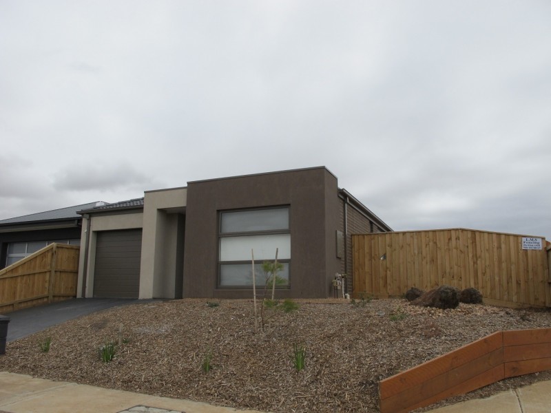 2 Devonport Court, Taylors Hill VIC 3037