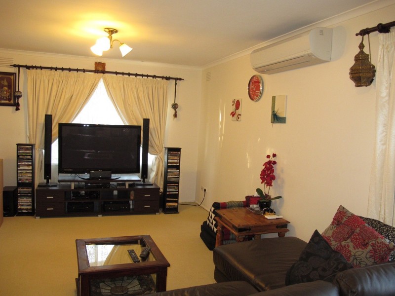 24 Manfred Ave, St Albans VIC 3021