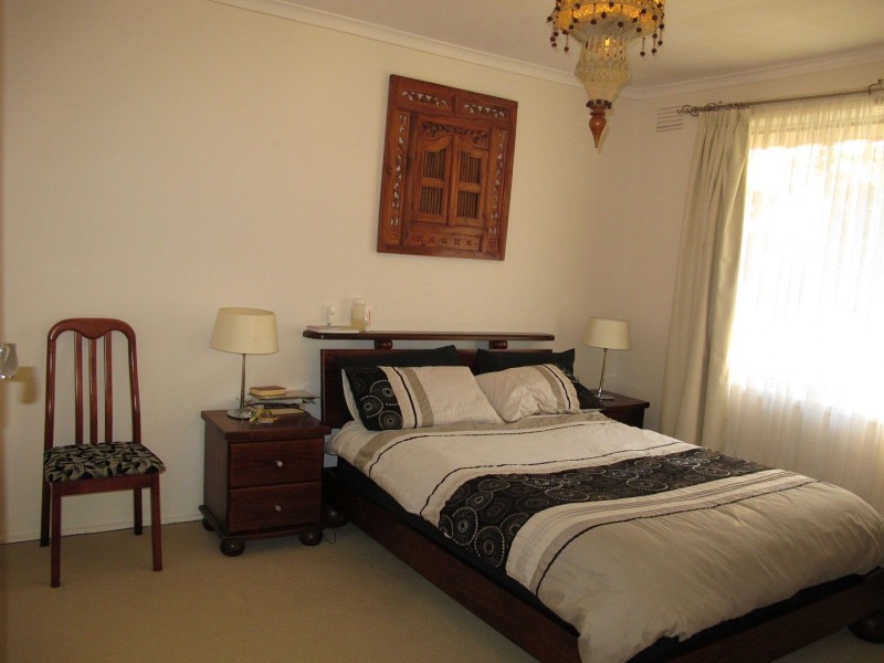 24 Manfred Ave, St Albans VIC 3021