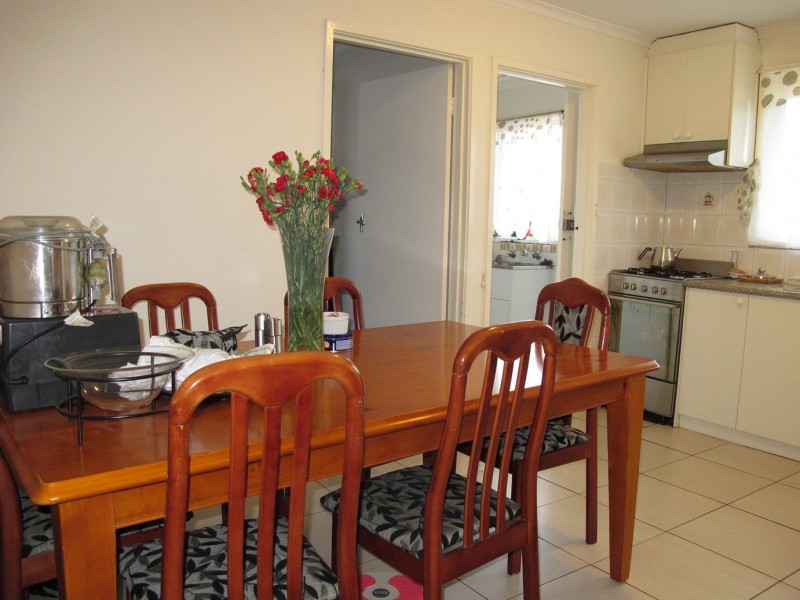 24 Manfred Ave, St Albans VIC 3021