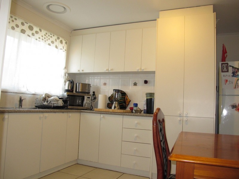 24 Manfred Ave, St Albans VIC 3021