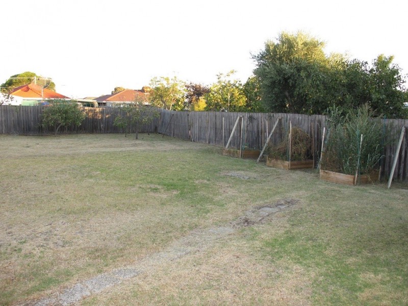 24 Manfred Ave, St Albans VIC 3021