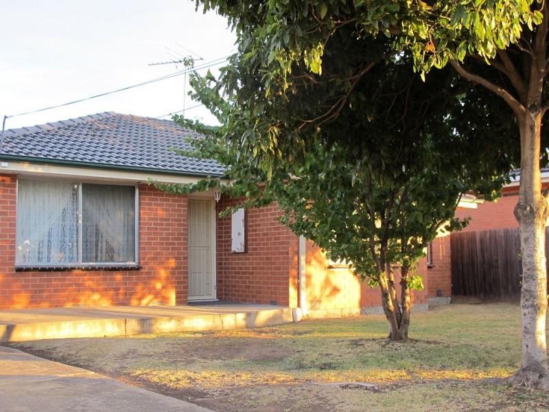 24 Manfred Ave, St Albans VIC 3021