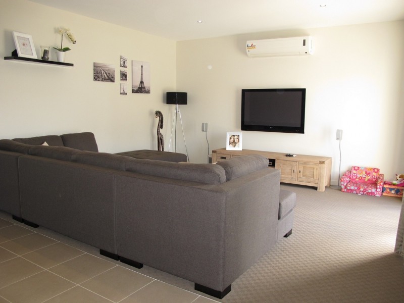 143 The Esplanade, Caroline Springs VIC 3023