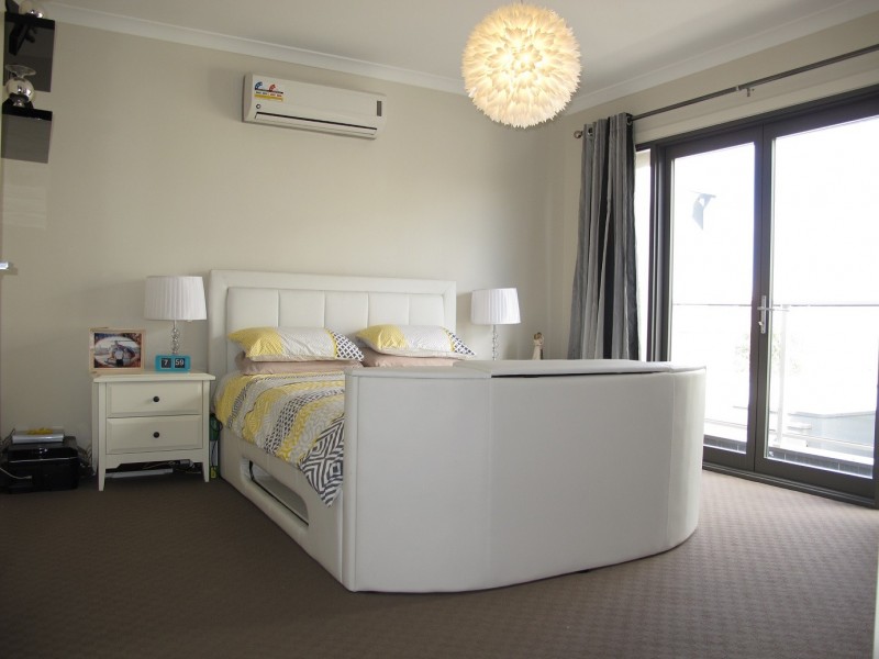 143 The Esplanade, Caroline Springs VIC 3023
