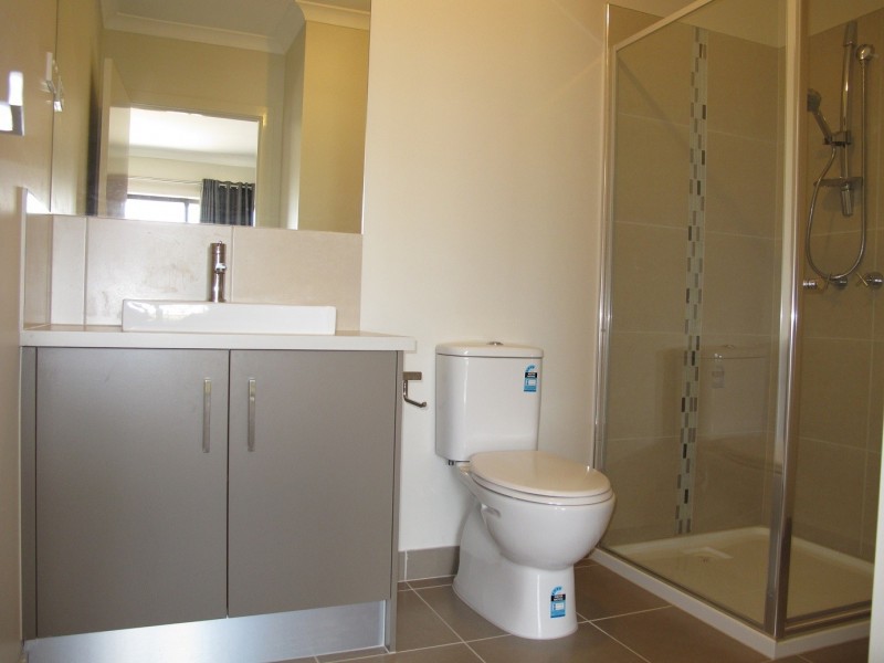 143 The Esplanade, Caroline Springs VIC 3023