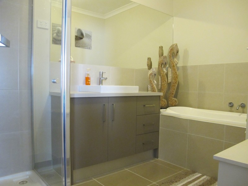 143 The Esplanade, Caroline Springs VIC 3023