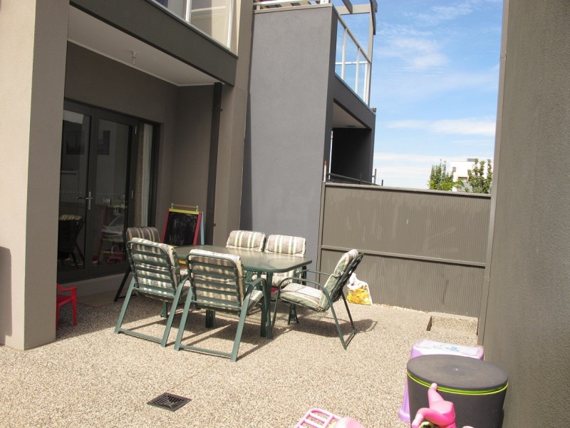 143 The Esplanade, Caroline Springs VIC 3023