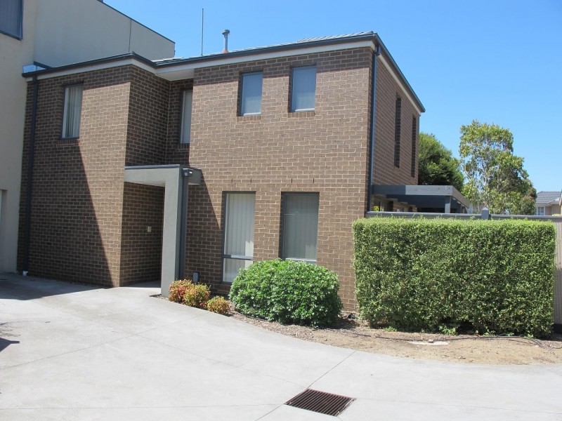 5/8 Sherdley Green, Caroline Springs VIC 3023
