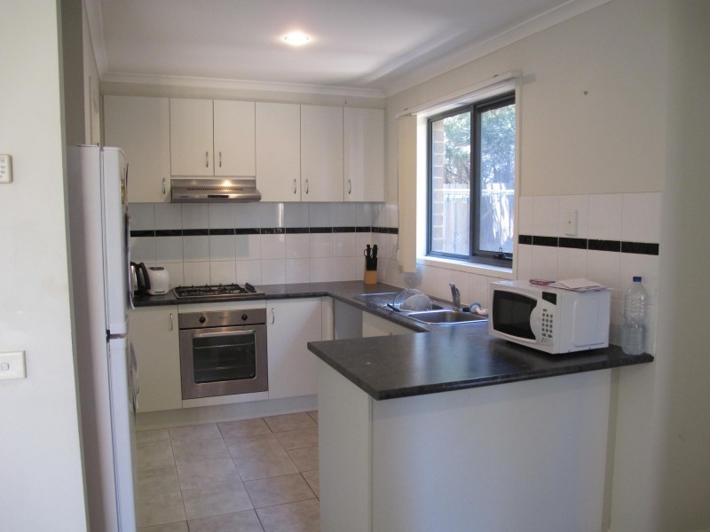 5/8 Sherdley Green, Caroline Springs VIC 3023