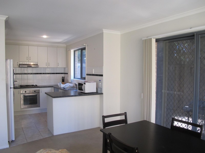 5/8 Sherdley Green, Caroline Springs VIC 3023