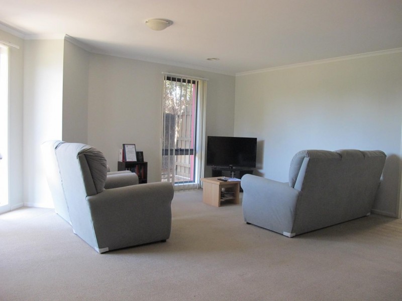 5/8 Sherdley Green, Caroline Springs VIC 3023