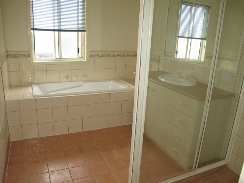 5 Wareham Court, Hillside VIC 3037