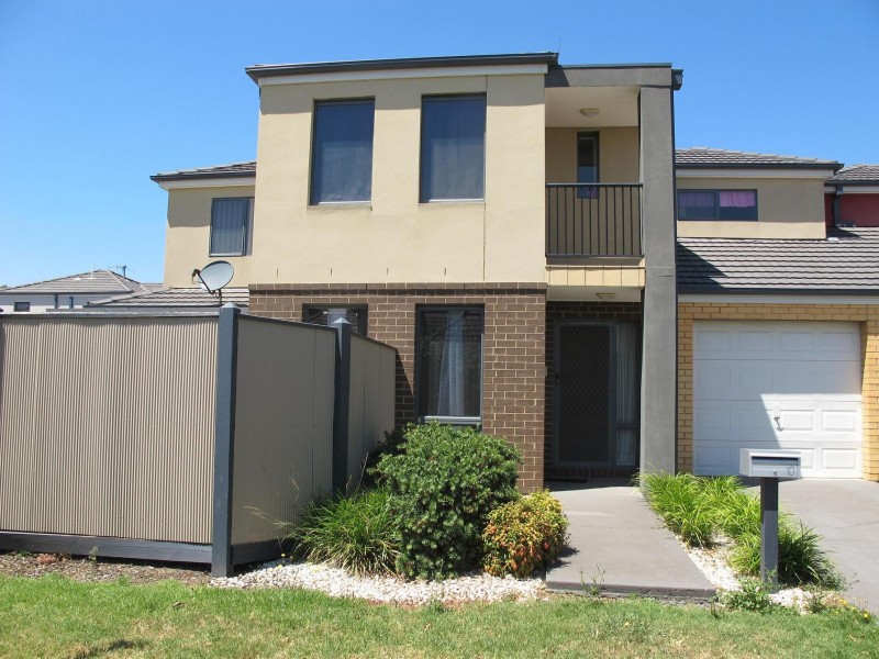10/8 Sherdley Green, Caroline Springs VIC 3023