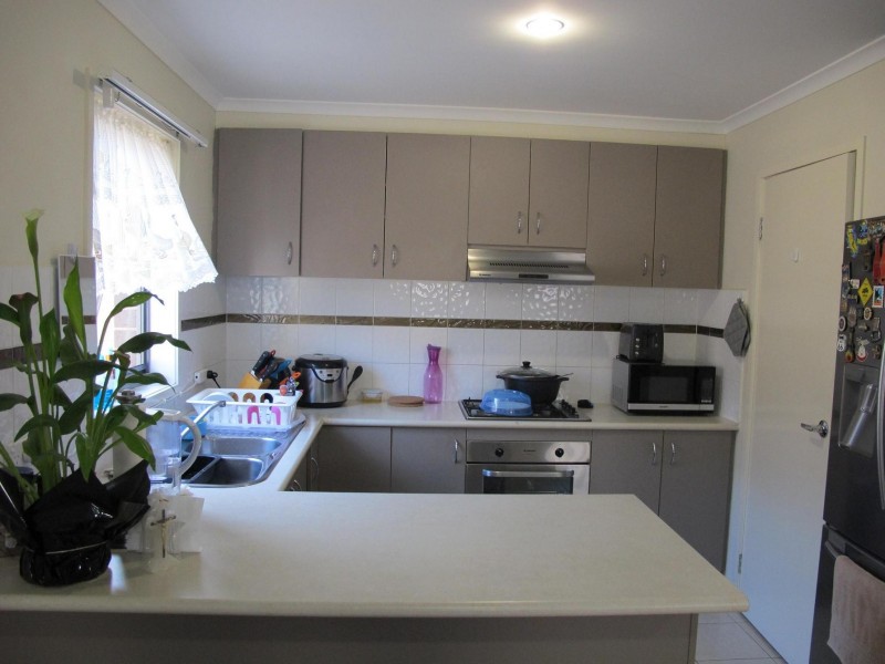 10/8 Sherdley Green, Caroline Springs VIC 3023