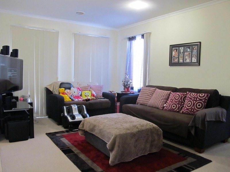 10/8 Sherdley Green, Caroline Springs VIC 3023