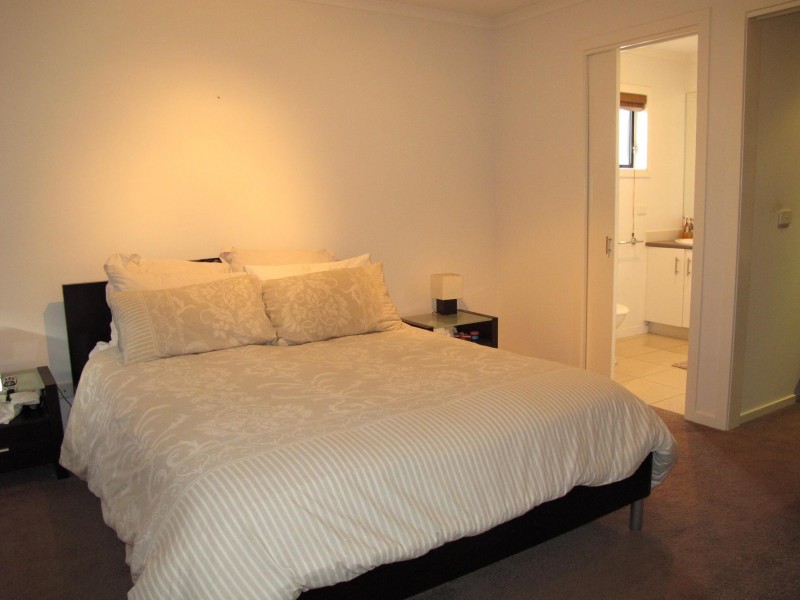 1/49 Jade Way, Hillside VIC 3037