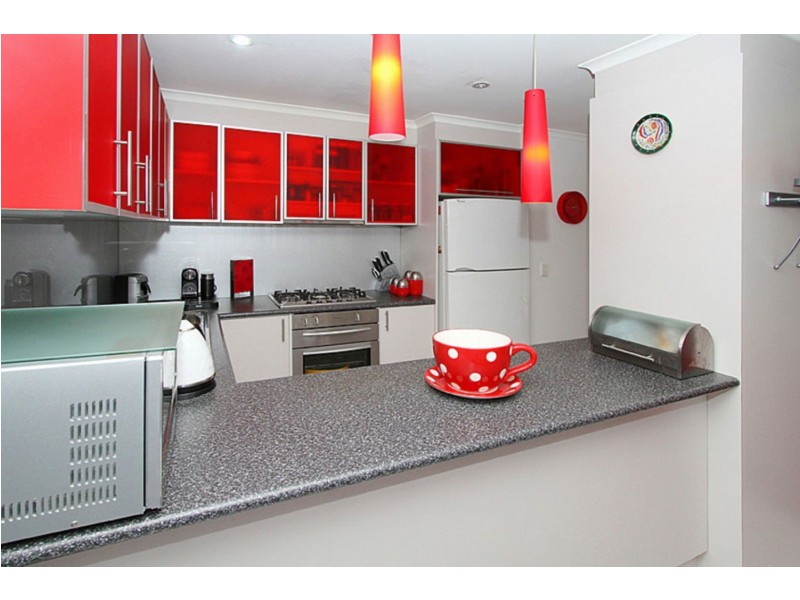 25 Village Avenue, Taylors Lakes VIC 3038