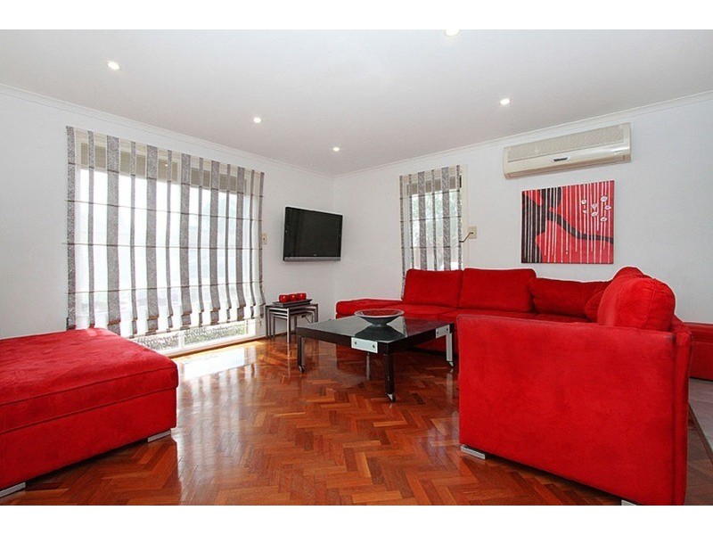 25 Village Avenue, Taylors Lakes VIC 3038