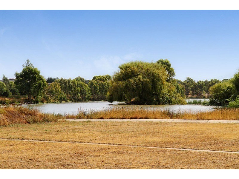 25 Village Avenue, Taylors Lakes VIC 3038