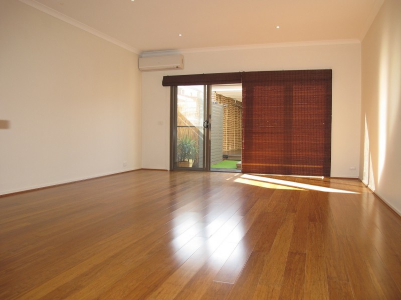 25 Marine Parade, Caroline Springs VIC 3023