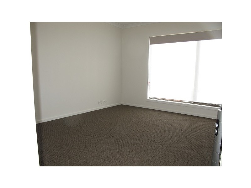 25 Marine Parade, Caroline Springs VIC 3023