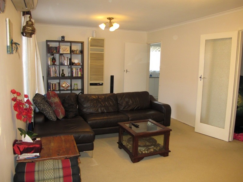 24 Manfred Ave, St Albans VIC 3021