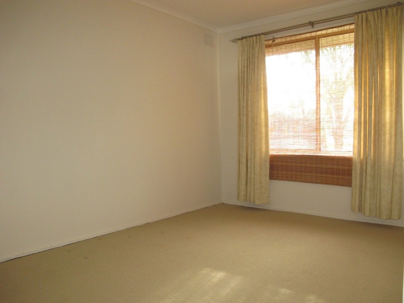 24 Manfred Ave, St Albans VIC 3021