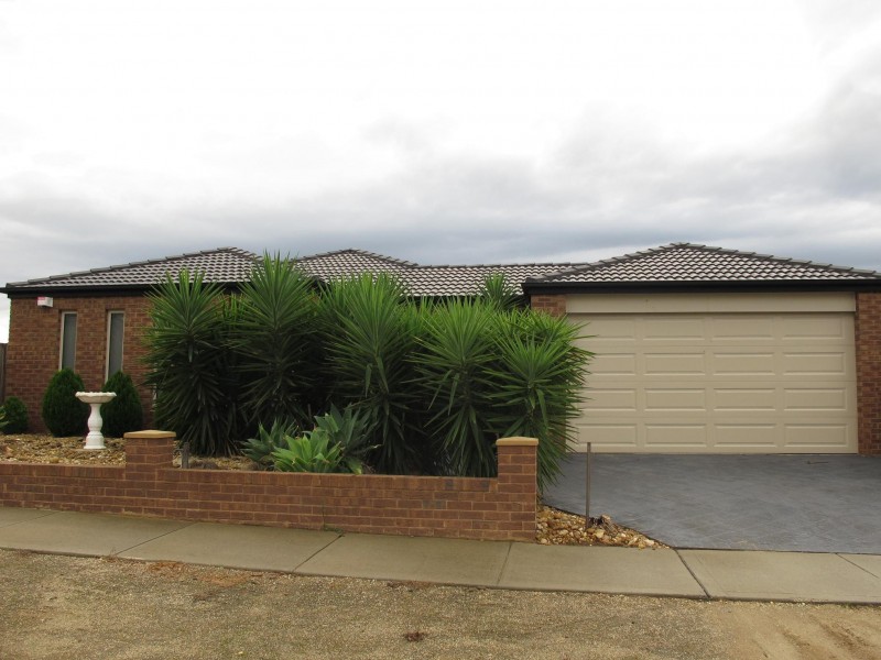 27 Double Bay Drive, Taylors Hill VIC 3037