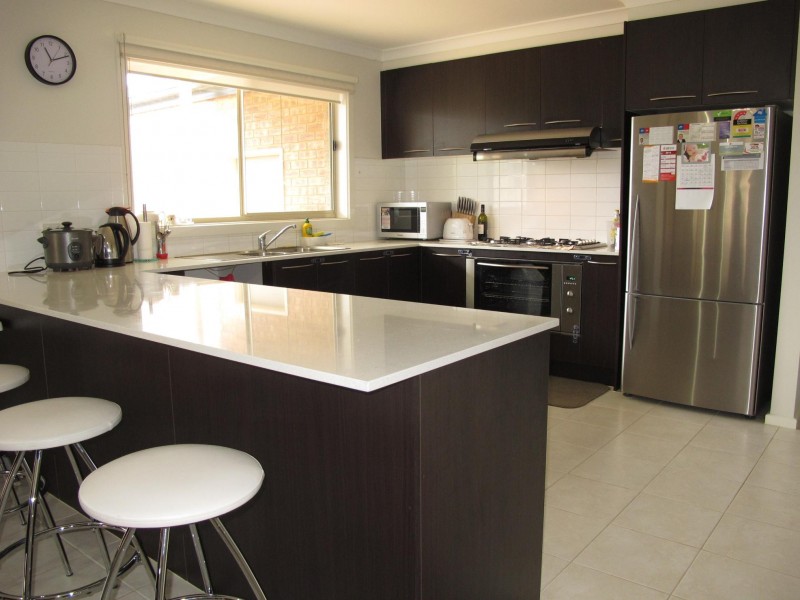 27 Double Bay Drive, Taylors Hill VIC 3037