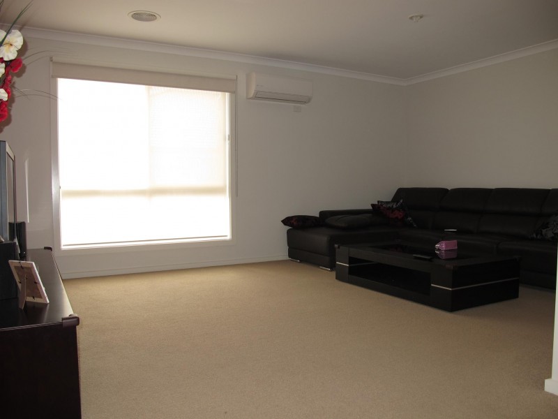 27 Double Bay Drive, Taylors Hill VIC 3037