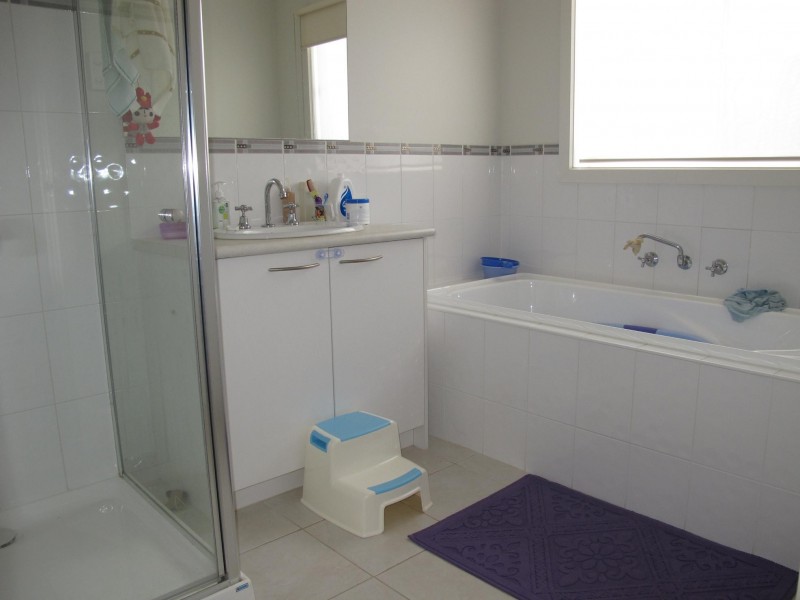 27 Double Bay Drive, Taylors Hill VIC 3037