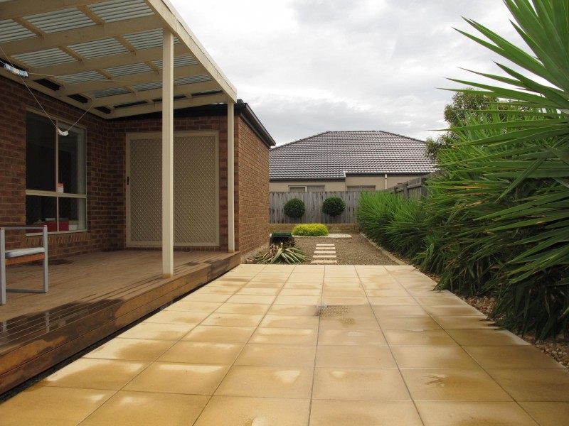 27 Double Bay Drive, Taylors Hill VIC 3037