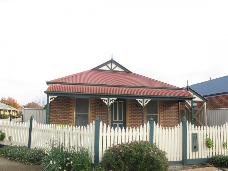 1 James Walk, Caroline Springs VIC 3023