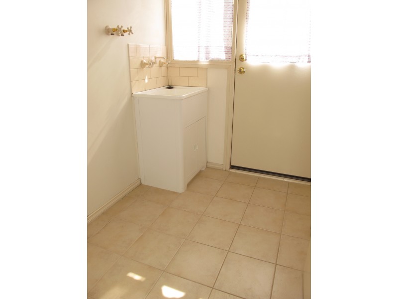 1 James Walk, Caroline Springs VIC 3023