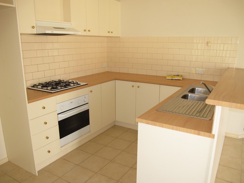 1 James Walk, Caroline Springs VIC 3023