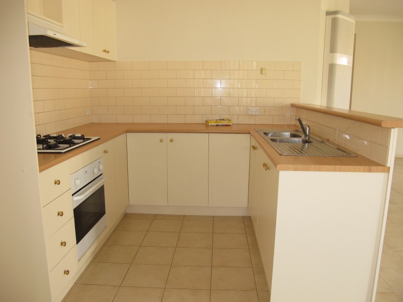 1 James Walk, Caroline Springs VIC 3023