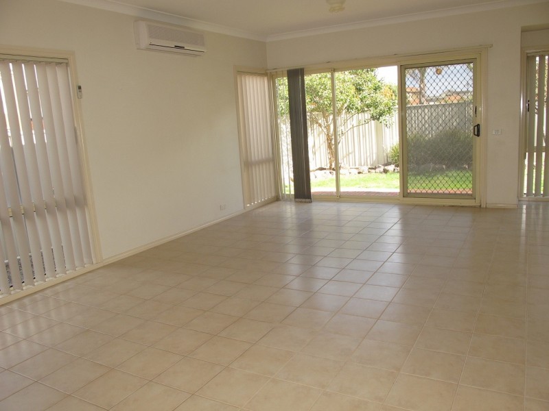 1 James Walk, Caroline Springs VIC 3023